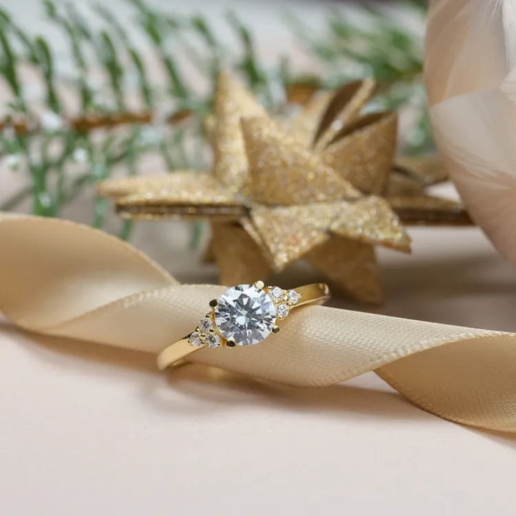 hvit zirkon ring i 9 karat gull - Gold Collection