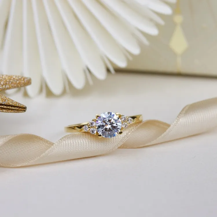 hvit zirkon ring i 9 karat gull - Gold Collection