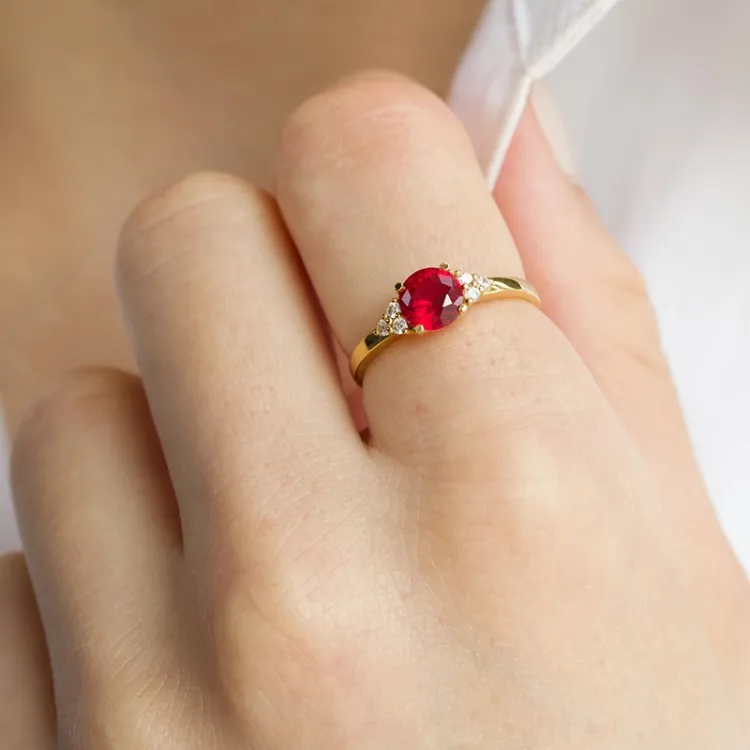 rød rubin ring i 9 karat gull - Gold Collection