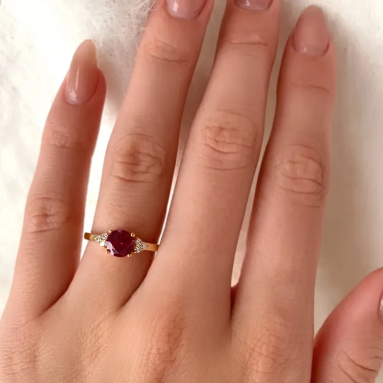rød rubin ring i 9 karat gull - Gold Collection