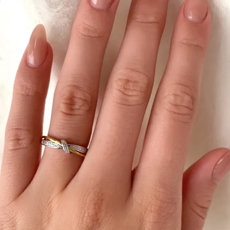 hvit zirkon gull ring i 9 karat gull med rhodium