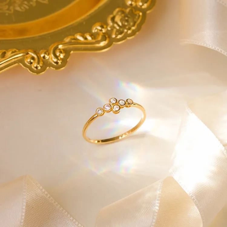 hvit zirkon gullring i 9 karat gull - Gold Collection