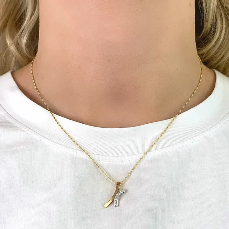 anheng i 9 karat gull med rhodium