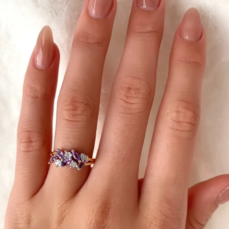 Elegant lilla ametyst gullring i 9 karat gull med rhodium