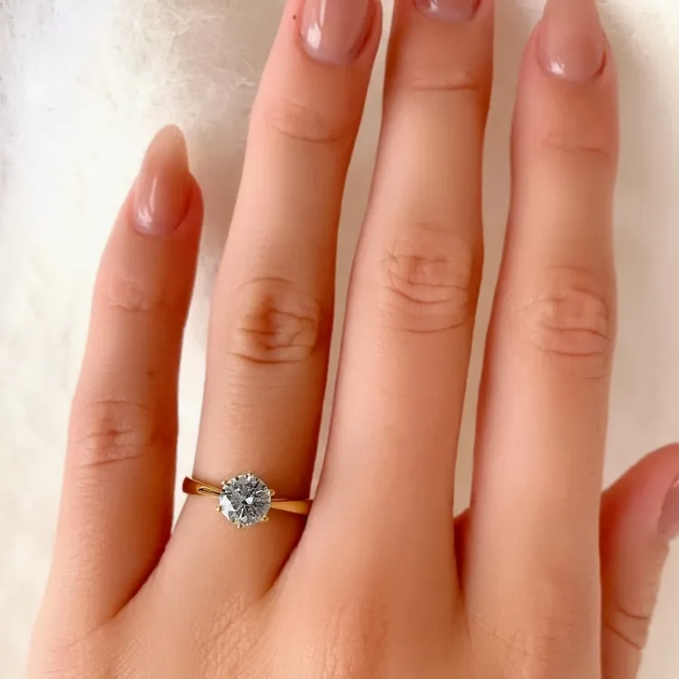 gullringer: solitairering i 9 karat gull - Gold Collection