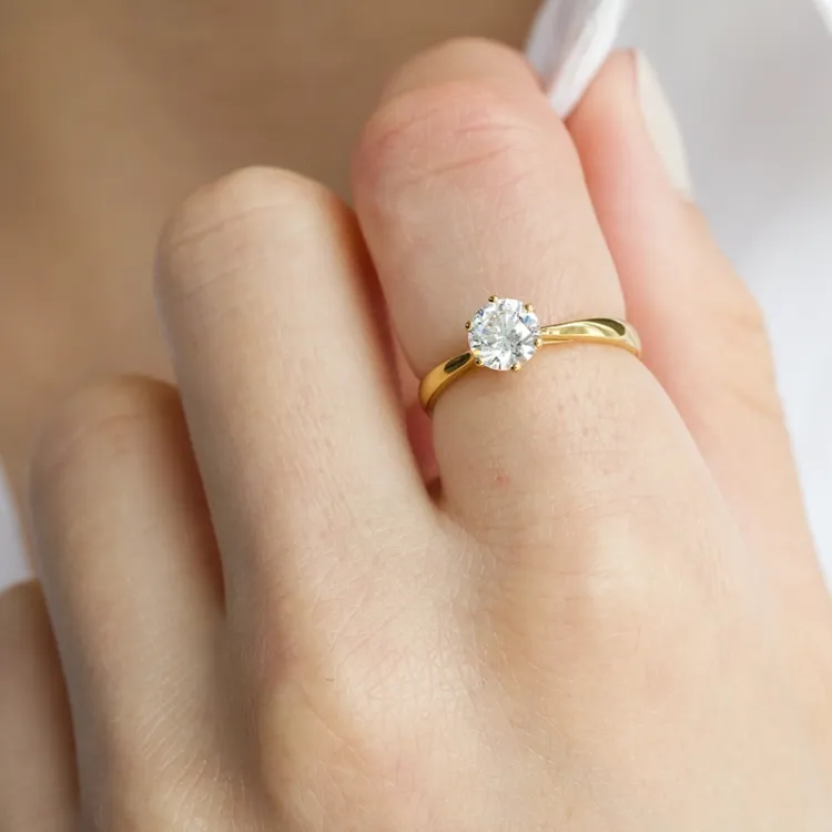 gullringer: solitairering i 9 karat gull - Gold Collection
