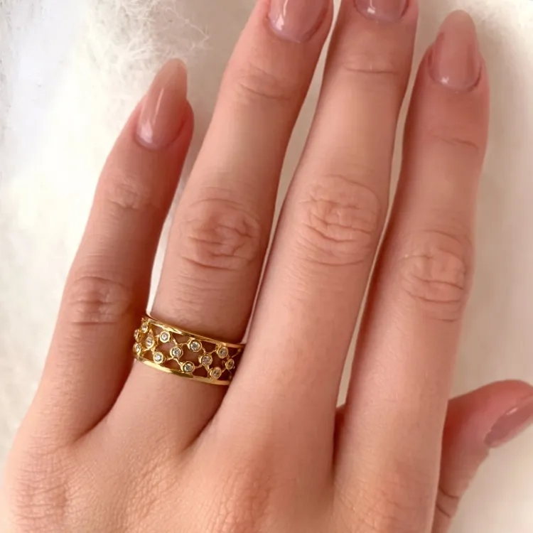 bred hvit zirkon gullring i 8 karat - Gold Collection