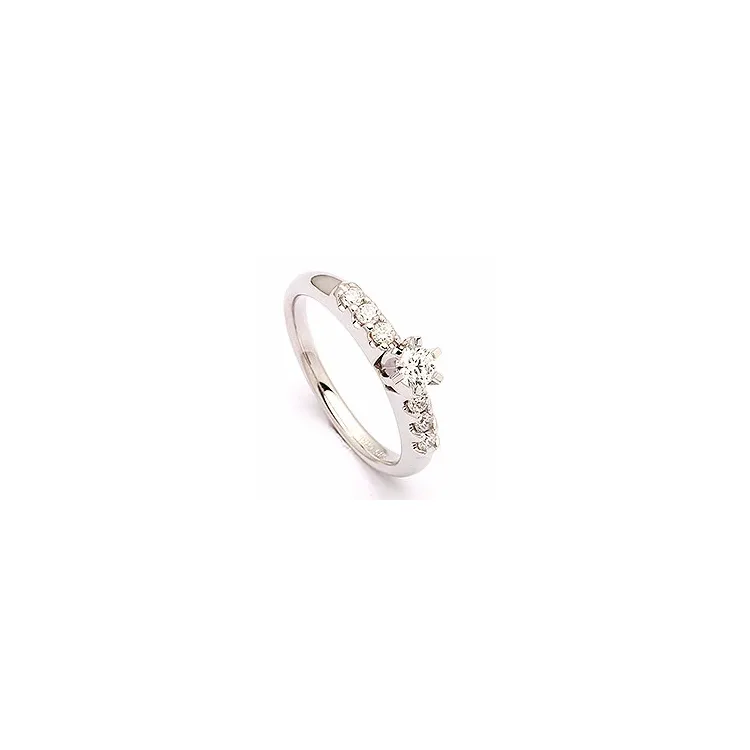 diamant ring i 14 karat hvitt gull 0,53 ct