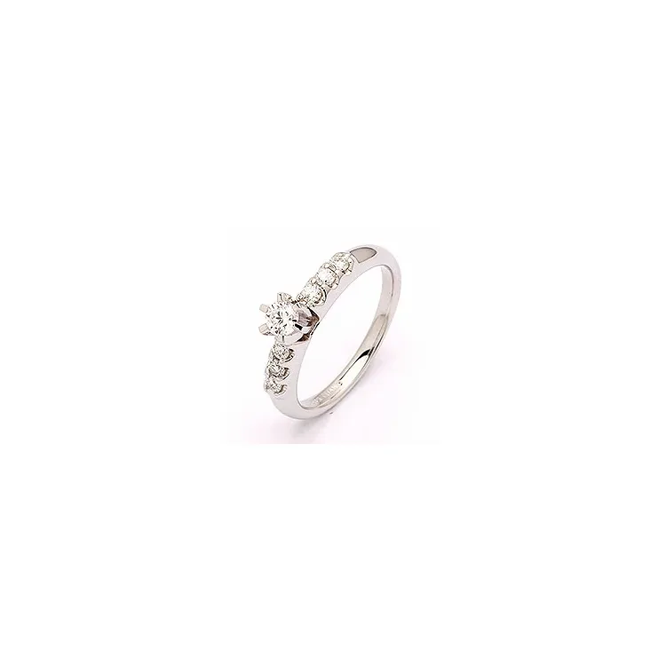diamant ring i 14 karat hvitt gull 0,53 ct