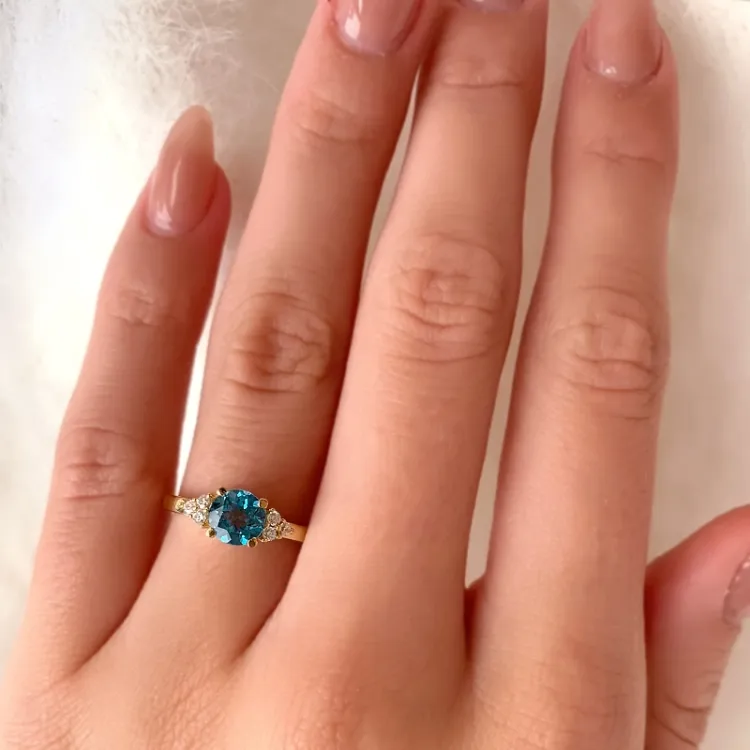 blå topas ring i 9 karat gull - Gold Collection