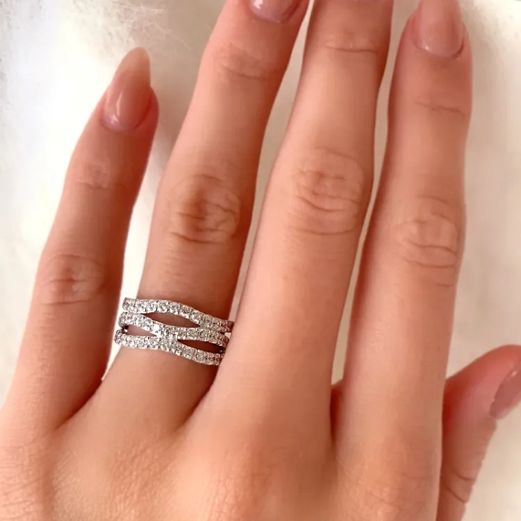Abstrakt ring i 8 karat hvitt
