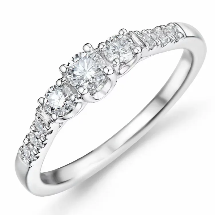 briljantring i 14 karat hvitt gull 0,20 ct 0,18 ct 0,02 ct