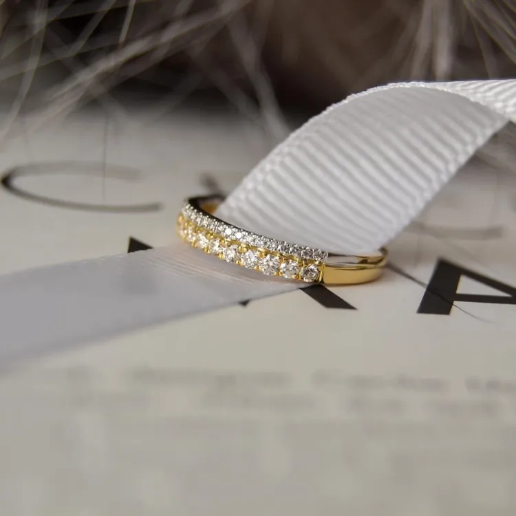 diamantring i 14 karat gull med rhodium 0,38  ct