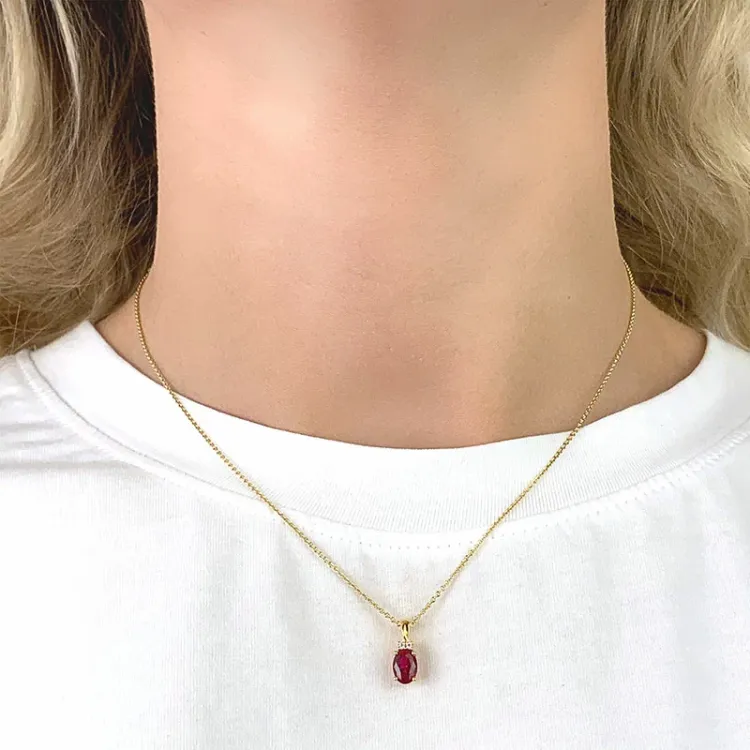 rød rubin anheng i 9 karat gull - Gold Collection