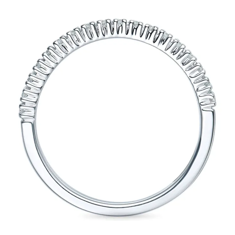 Smal diamantring i 14 karat hvitt gull 0,27 ct