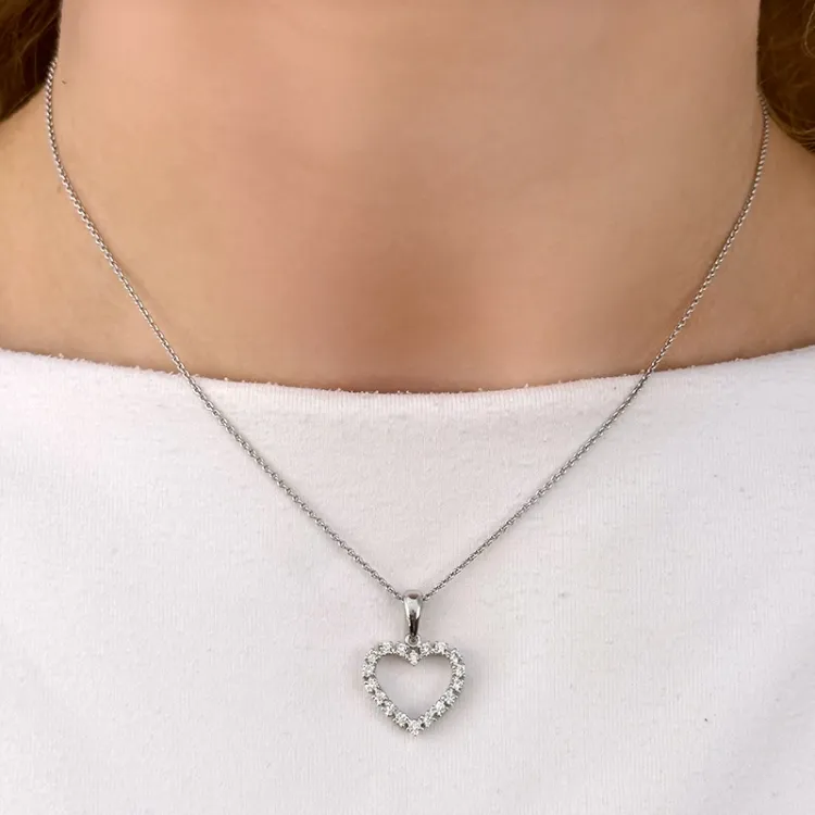 Hjerte diamantanheng i 14 karat hvitt gull 0,39 ct