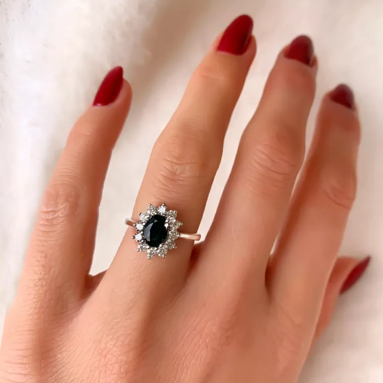 safir rosettring i 14 karat hvitt gull 0,55 ct 1,00 ct