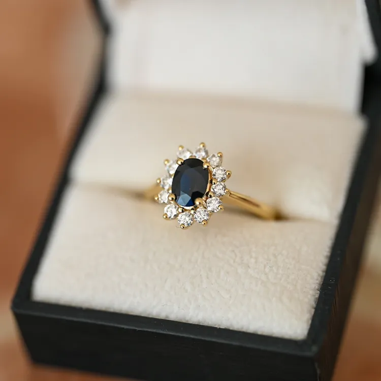 safir rosettring i 14 karat gull 0,55 ct 1,00 ct