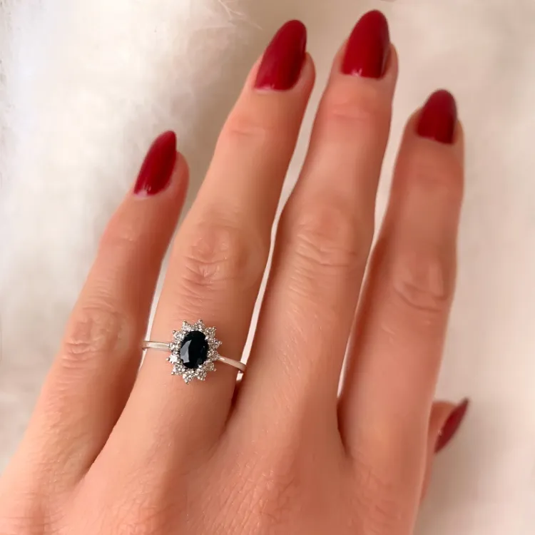 safir rosettring i 14 karat hvitt gull 0,26 ct 0,65 ct