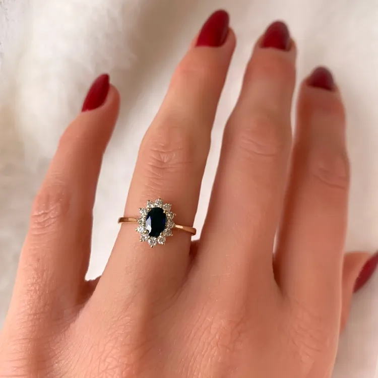 safir rosettring i 14 karat gull 0,26 ct 0,65 ct