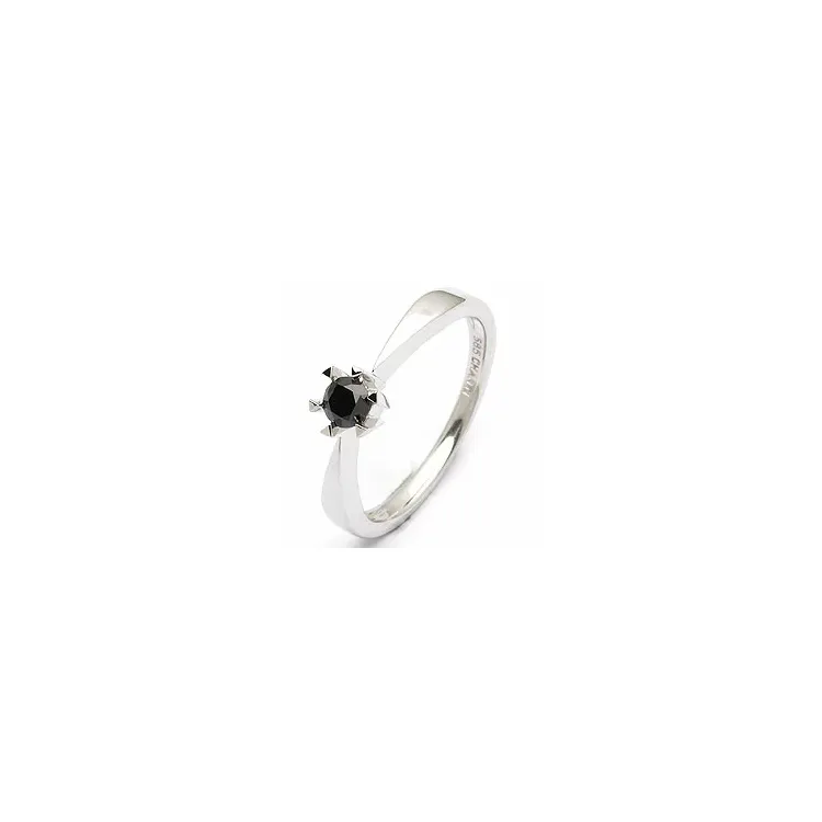 0,20 ct svart solitairering i 14 karat hvitt gull 0,21 ct