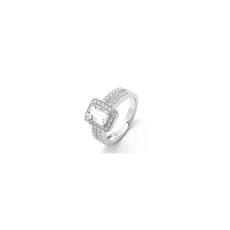 firkantet diamantring i 14 karat hvitt gull 0,43 ct 