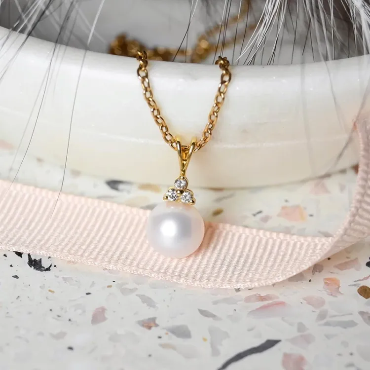 perle anheng i 14 karat gull 0,05 ct