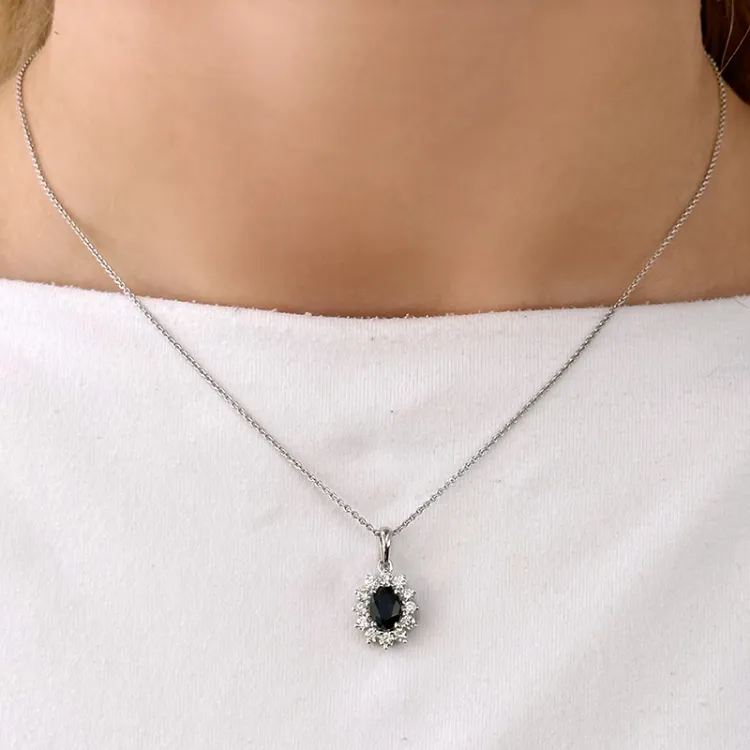 safir rosettanheng i 14 karat hvitt gull 0,55 ct 1,05 ct