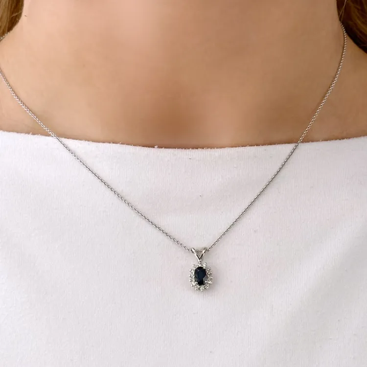 Rosettanheng i 14 karat hvitt gull 0,14 ct 0,65 ct