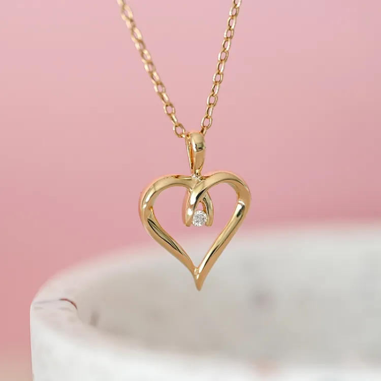 hjerte diamant anheng i 14 karat gull 0,04 ct
