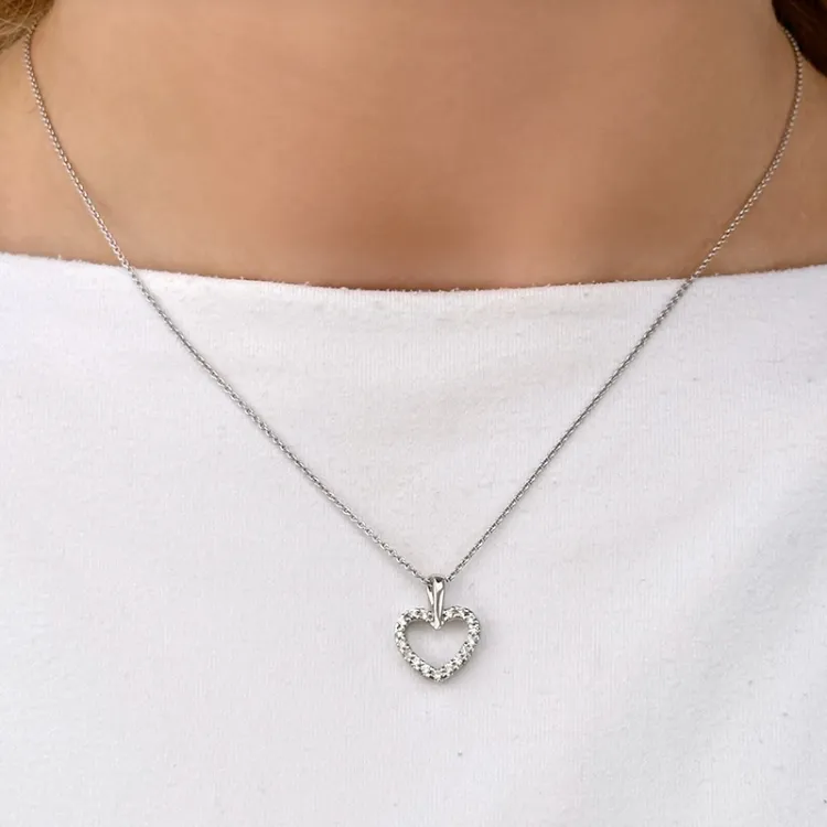 hjerte diamant anheng i 14 karat hvitt gull 0,21 ct