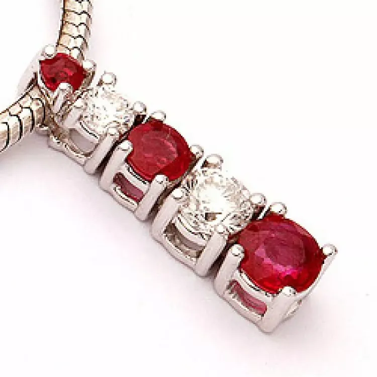 Bestillingsvare - rubin diamant anheng med halskjede i 14 karat hvitt gull 0,21 ct 0,43 ct
