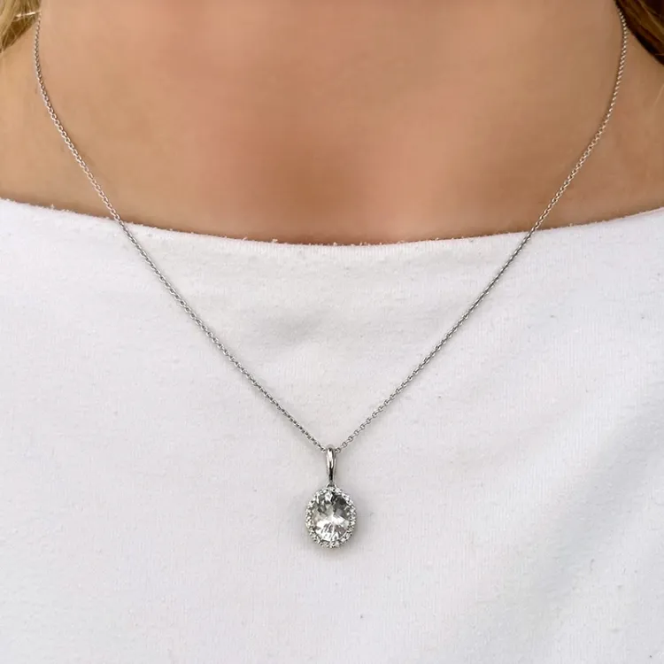 ovalt kvarts diamantanheng i 14 karat hvitt gull 0,12 ct 2,0 ct