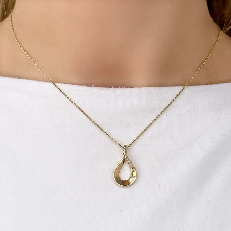 briljant anheng i 14 karat gull 0,04 ct