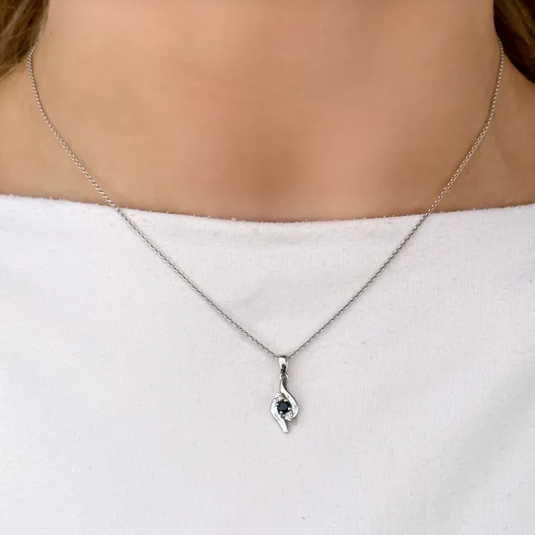 safir anheng i 14 karat hvitt gull 0,05 ct 0,16 ct