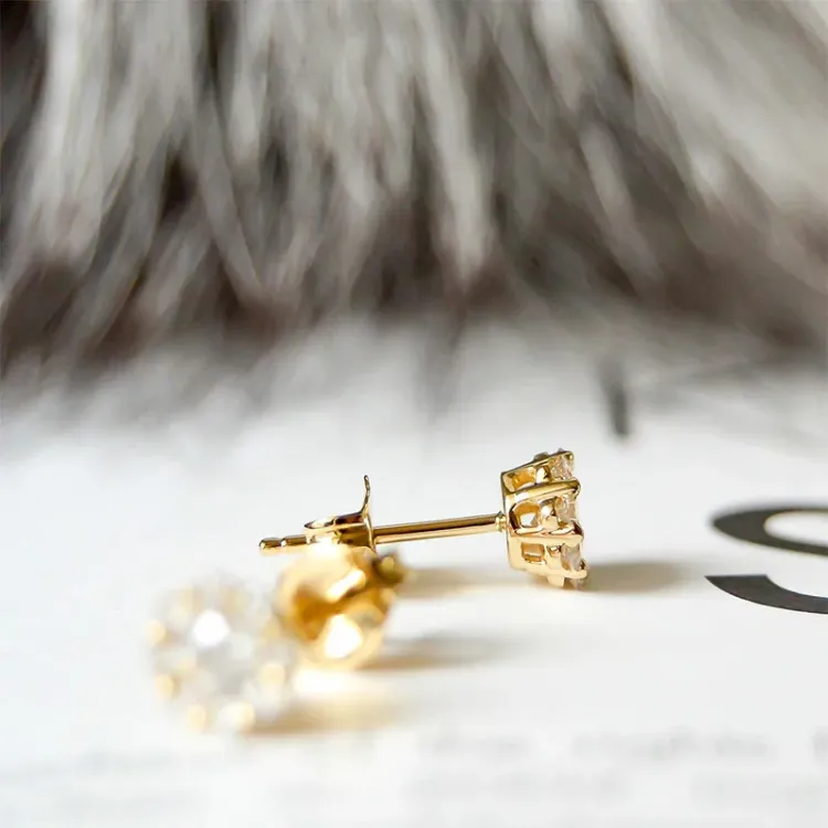blomst diamant ørestikker i 14 karat gull med diamant 