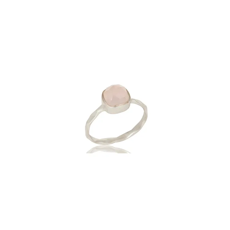 Firkantet rosa ring i sølv