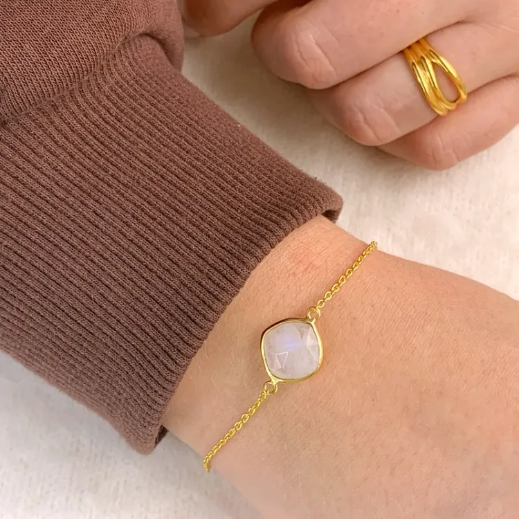månestein armbånd i forgylt sølv med anheng i forgylt sølv - Loom Stones