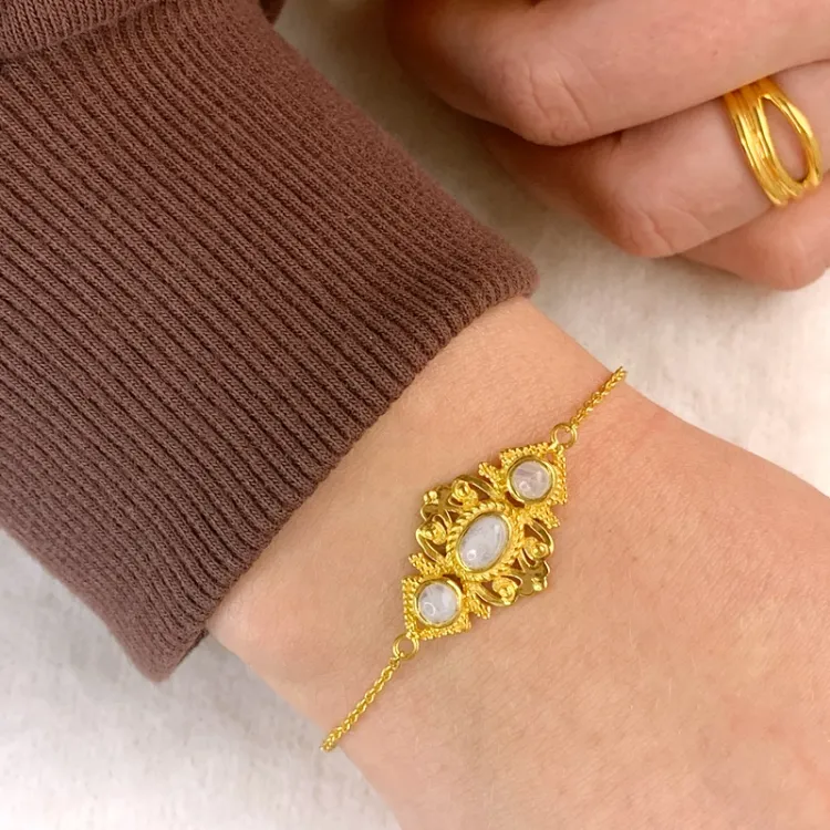 månestein armbånd i forgylt sølv med anheng i forgylt sølv - Loom Stones