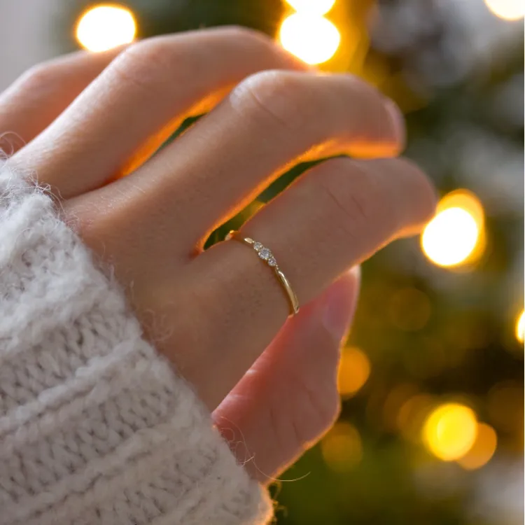 diamant ring i 9 karat gull 0,07 ct - Simple Diamonds