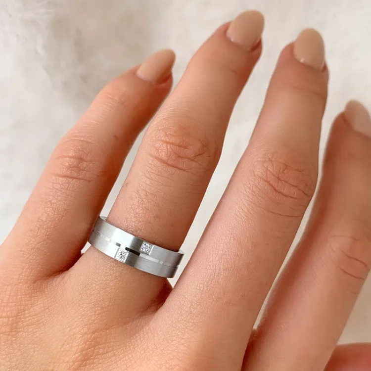 Elegant ring i rodinert sølv