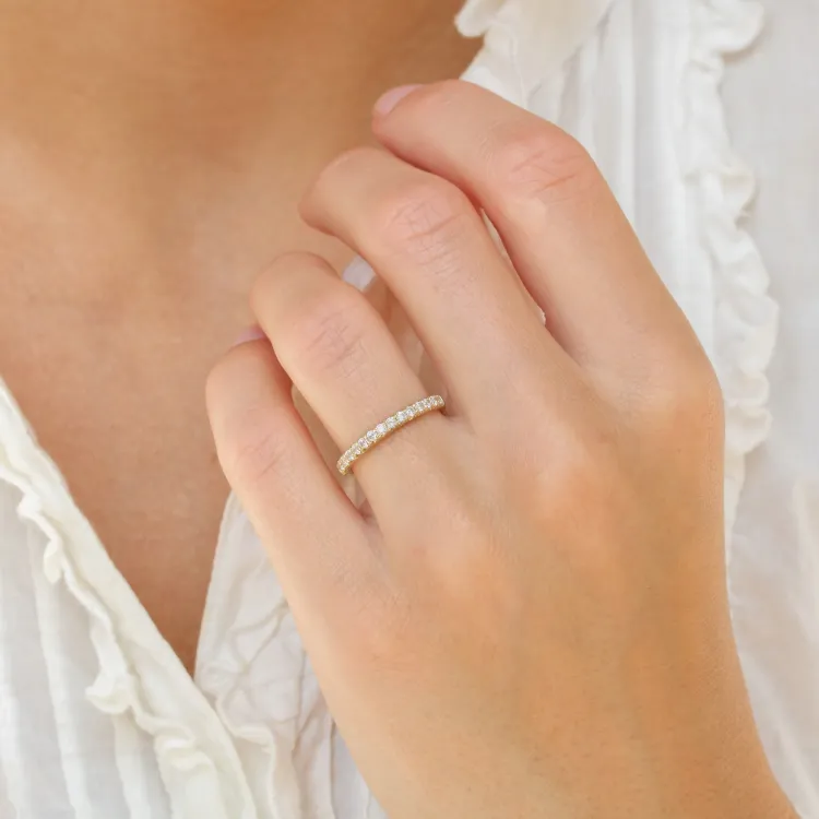 zirkon ring i 9 karat gull
