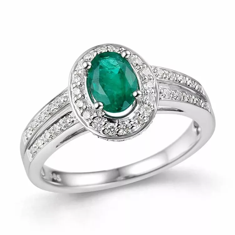 oval smaragd ring i 14 karat hvitt gull 0,336 ct
