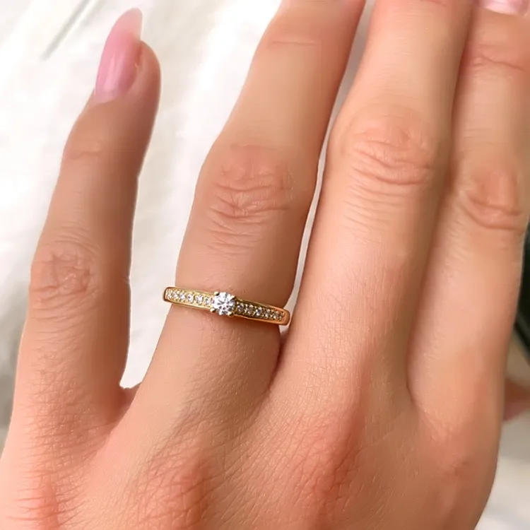 diamant ring i 14 karat gull 0,1 ct 0,056 ct