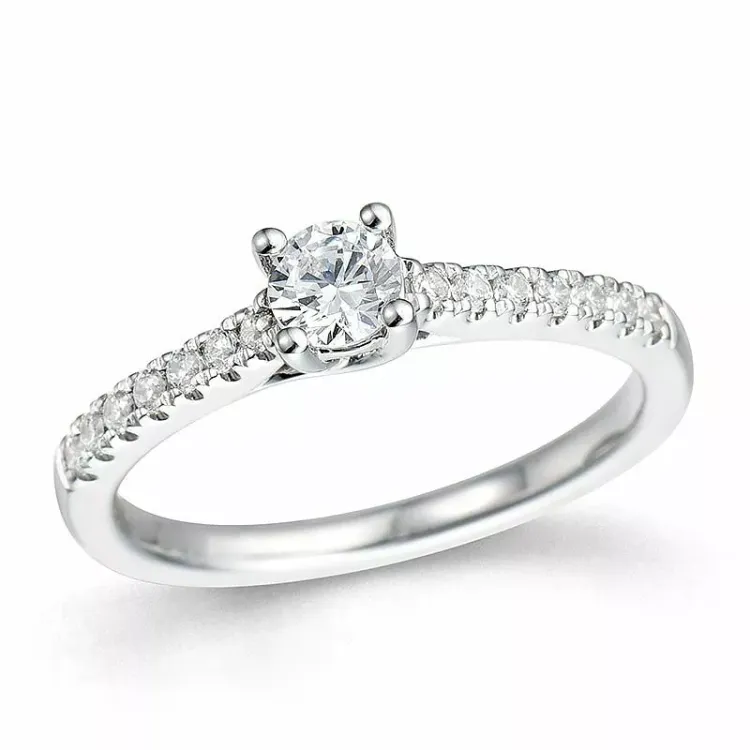 Ekte diamant ring i 14 karat hvitt gull 0,31 ct 0,19 ct