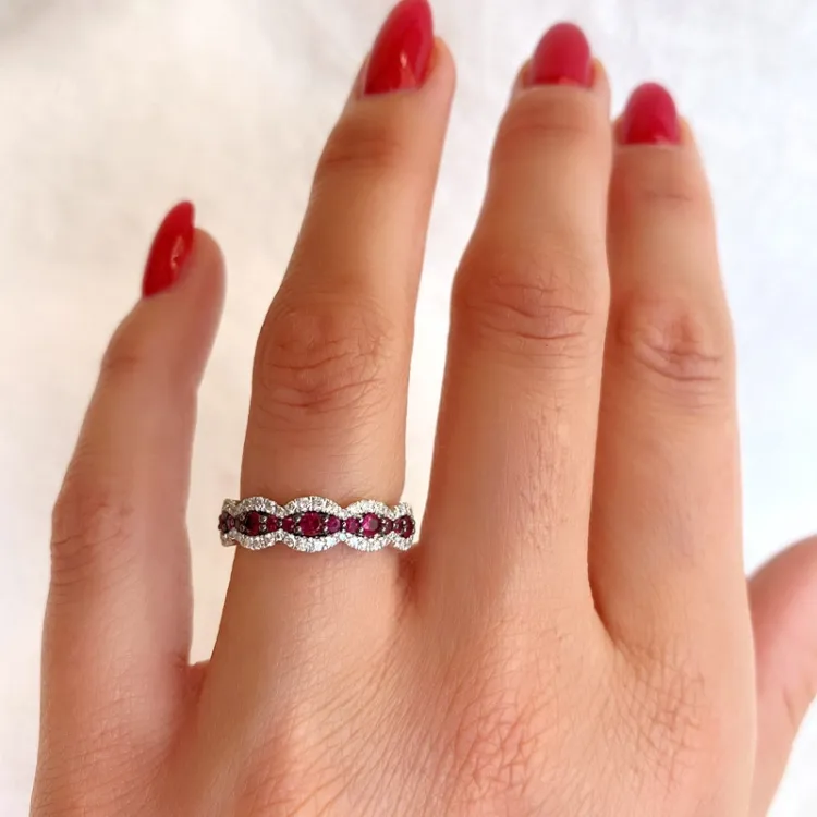 rubin diamantring i 14 karat hvitt gull 0,58 ct 0,34 ct