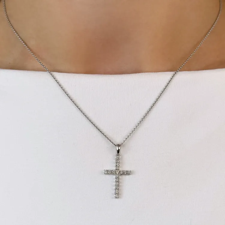kors diamant anheng i 14 karat hvitt gull 0,26 ct
