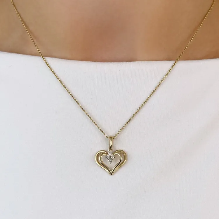 hjerte diamantanheng i 14 karat gull 0,12 ct