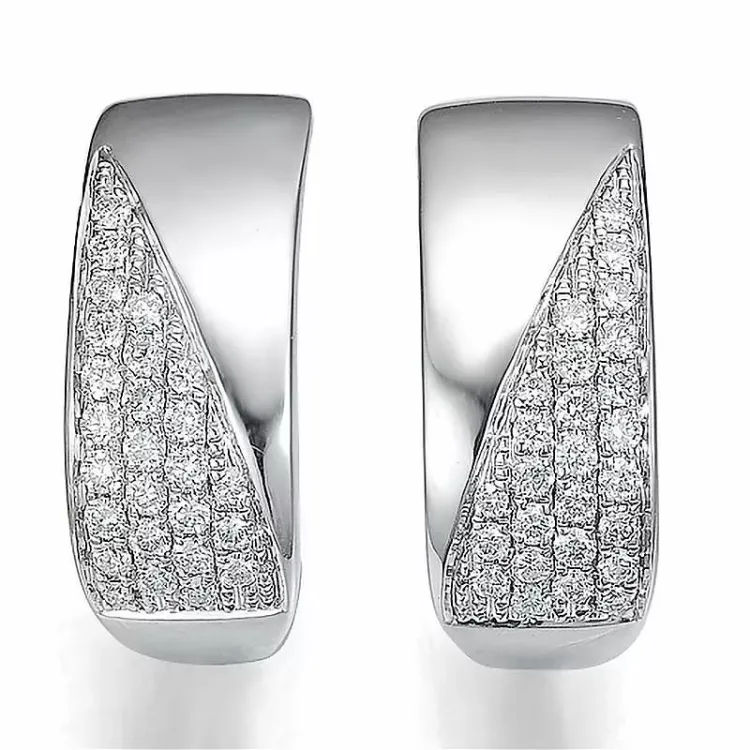 diamant creol i 14 karat hvitt gull med diamant