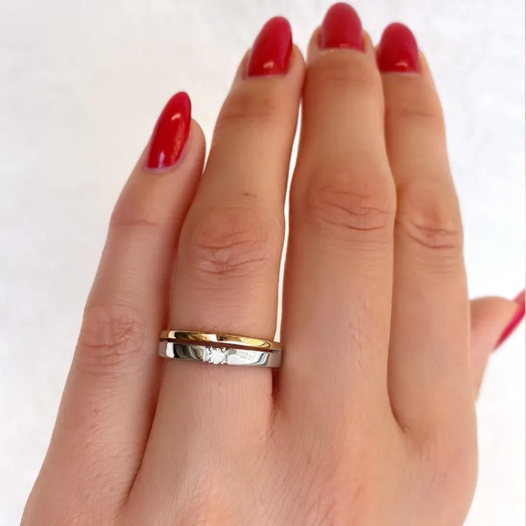 diamantring i 14 karat gull og hvitt gull 0,05 ct